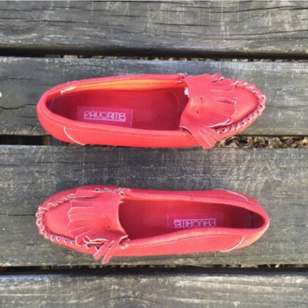 Vtg Favorites Red Moccasins Loafers Slip On Fringe women’s size 6 1/2